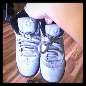 Boys 1.5 Jordan’s light grey leather black trim